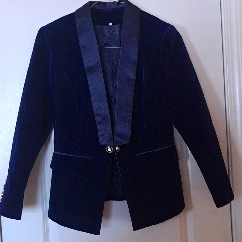 Velvet blazer with gold button closure and gold buttons on the sleeve